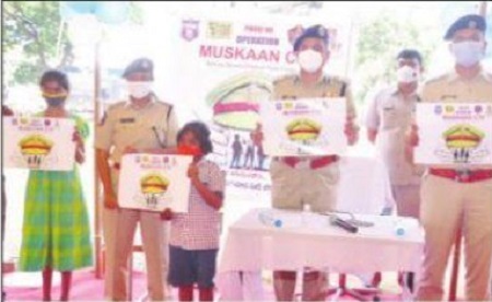 60మంది బాల కార్మికులకు విముక్తి