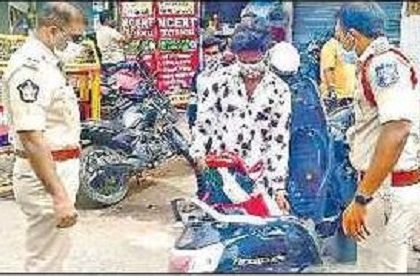 వాహనాల తనిఖీ... 100 కేసుల నమోదు