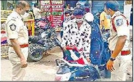 వాహనాల తనిఖీ... 100 కేసుల నమోదు