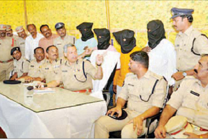 కాటూరు దోపిడీ కేసులో ఐదుగురు దొంగల అరెస్టు