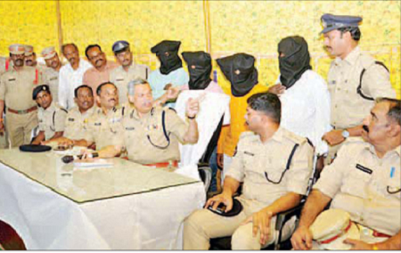 కాటూరు దోపిడీ కేసులో ఐదుగురు దొంగల అరెస్టు
