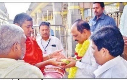 చల్లగా చూడాలని దుర్గమ్మను కోరుతున్నా..