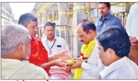 చల్లగా చూడాలని దుర్గమ్మను కోరుతున్నా..