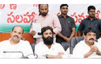 కాలువ చివరి భూములకు సాగునీరు అందించాలి