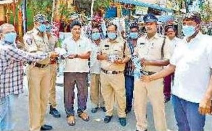 పోలీసుల సేవలు అభినందనీయం