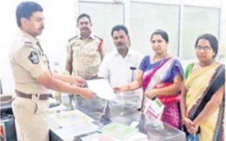 బాధితులకు ఎల్లవేళలా అందుబాటులో ఉంటాం
