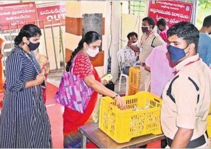 దుర్గమ్మ సన్నిధిలో.. అన్నదానం