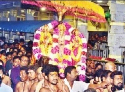 నయనానందకరంగా పవిత్ర హారతి