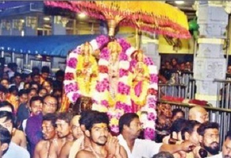 నయనానందకరంగా పవిత్ర హారతి