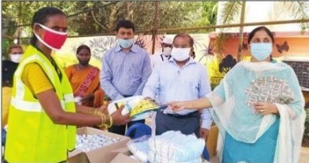 పారిశుధ్య కార్మికుల సేవలు అమూల్యం