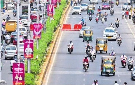 భయం వీడి జనంలోకి..