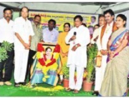 'దర్శక మణిదీపం విజయనిర్మల'