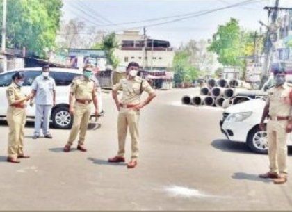 రెడ్ జోన్ ప్రాంతాల్లో డీసీపీ పర్యటన