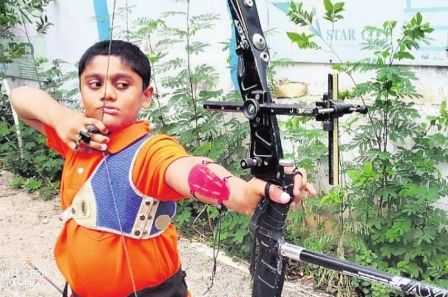 పట్టుబట్టి.. విల్లు చేపట్టి