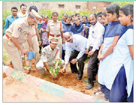 పర్యావరణ పరిరక్షణకు విధిగా మొక్కలు నాటాలి