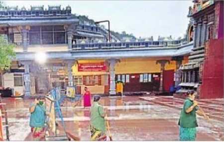 భక్తిశ్రద్ధలతో ఆలయ శుద్ధి