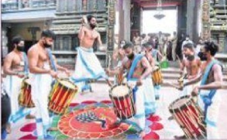 అదరహో.. కేరళ కళాకారుల ప్రదర్శన