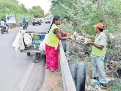ఎర్రకట్ట పరీవాహక ప్రాంతంలో పారిశుధ్య పనులు