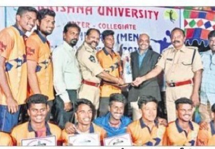క్రీడలకూ ప్రాధాన్యం ఇవ్వండి