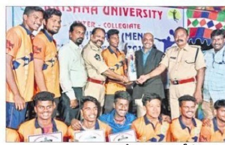 క్రీడలకూ ప్రాధాన్యం ఇవ్వండి