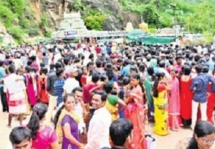 ఇంద్రకీలాద్రిపై భక్తుల రద్దీ