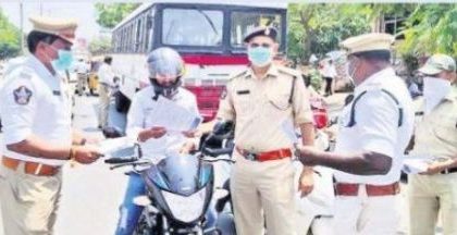 కరపత్రాల పంపీణీ - వాహనచోదకులకు అవగాహన