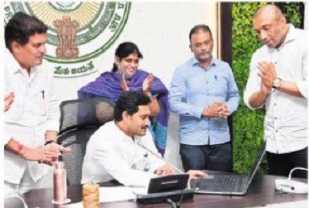 హస్తకళల కళాకారులకూ ఏటా రూ.10 వేలు