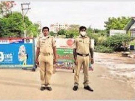 ఉయ్యూరు లాక్ డౌన్ !