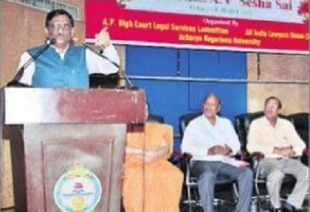 ర్యాగింగ్‌తో బంగారు భవిష్యత్తు నాశనం