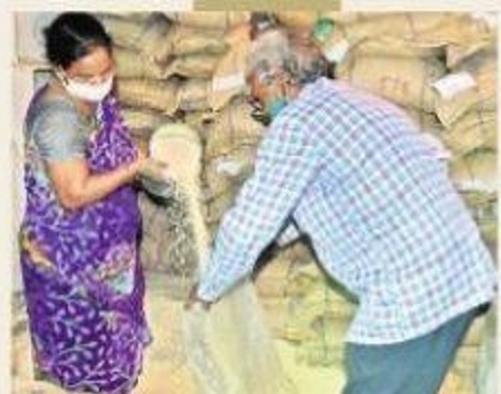 తొలి రోజు 15.22 లక్షల కుటుంబాలకు ఉచిత సరుకులు