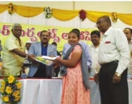 విద్యార్థులు ఉన్నత లక్ష్యాలను ఎంచుకోవాలి