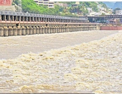 శాంతించిన కృష్ణమ్మ