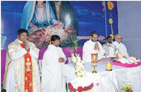 గుణదలమాత పుణ్యక్షేత్రంలో అంబరాన్నంటిన క్రిస్మస్ సంబరాలు