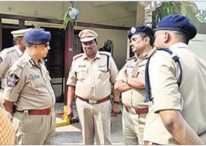 కాటూరులో దోపీడీ దొంగల బీభత్సం
