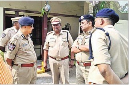కాటూరులో దోపీడీ దొంగల బీభత్సం