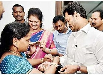 ఉగాదికి ఇళ్ల పట్టాలు
