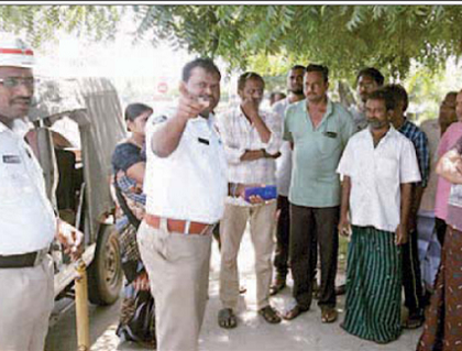 ట్రాఫిక్ నిబంధనలు పాటించాలి