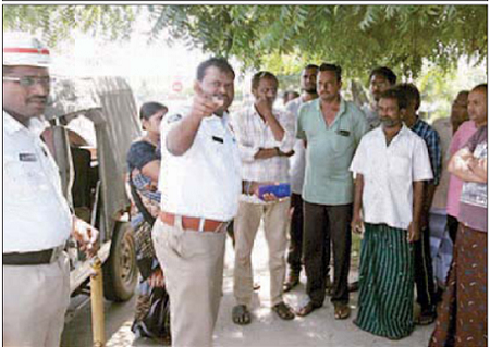 ట్రాఫిక్ నిబంధనలు పాటించాలి