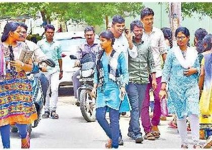 కొలువుల.. సందడి