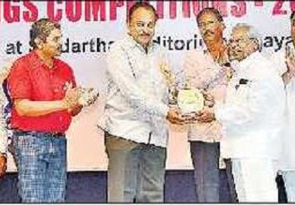 విద్యార్థి దశలోనే దేశభక్తి పెంచుకోవాలి