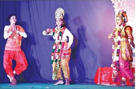 నయన మనోహరం.. యక్షగానం
