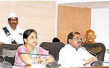 ప్రభుత్వ భూములపై సత్వరమే నివేదిక
