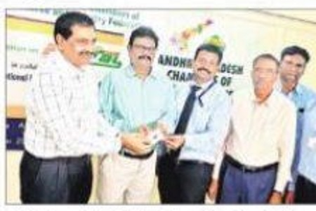 వాహనాలకు ఫాస్ట్ టాగ్లు తప్పనిసరి
