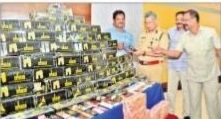 రూ. 9.97 లక్షల విలువైన సిగరెట్ ప్యాకెట్లు స్వాధీనం