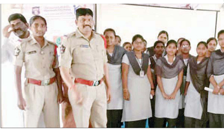 మహిళలకు రక్షణగా 'సైబర్ మిత్ర'