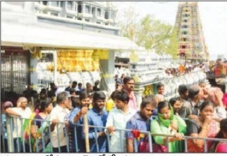 భక్తులతో కిటకిటలాడిన ఇంద్రకీలాద్రి