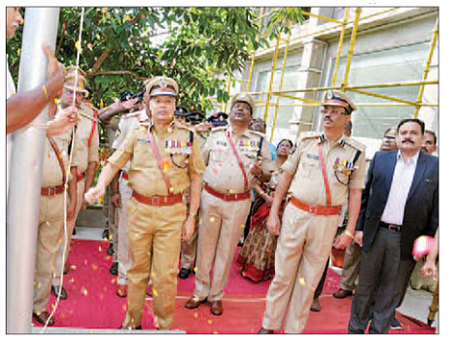 కమిషనరేట్ లో ఘనంగా స్వాతంత్య్ర వేడుకలు