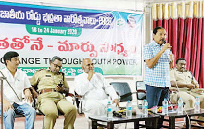 హెల్మెట్ ధారణతో ప్రాణానికి రక్షణ
