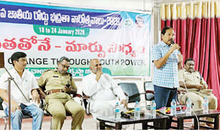 హెల్మెట్ ధారణతో ప్రాణానికి రక్షణ