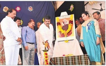 జాతికి స్ఫూర్తి వివేకానందుడు